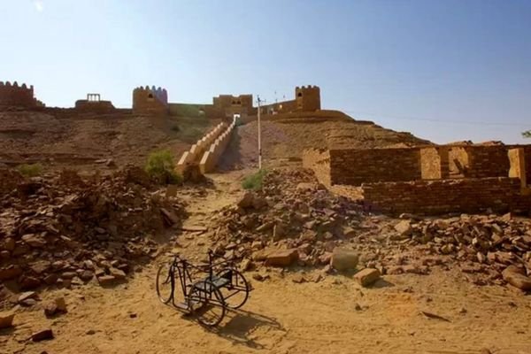 Ruins of Khaba Fort overlooking desert